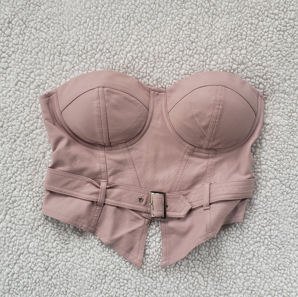 Say what size MEDIUM pale pink bustier